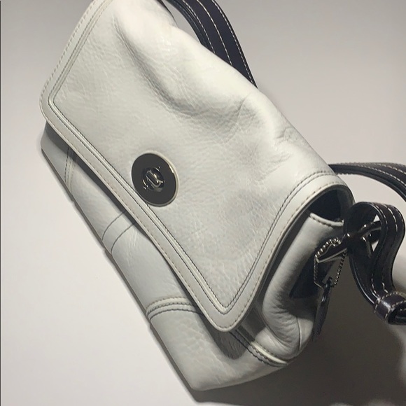 Coach - B&W Pebbled Leather Hamilton Shoulder bag - Picture 3 of 5